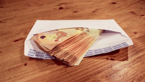 ZAŠTO SE BALKANCI ODLUČUJU ZA PROMENU POSLA? Srbima plata presudna - A ovo je situacija u regionu