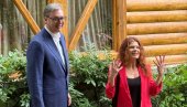 VUČIĆ UGOSTIO LOLITU DAVIDOVIĆ: Prijem za holivudsku glumicu i njenog supruga (VIDEO)
