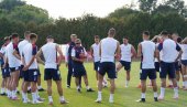 SRBI ZA ENGLEZE SPREMAJU - MAGIJU? Evo šta se dešavalo na poslednjem treningu Piksijevih orlova (FOTO) SRBI ZA ENGLEZE SPREMAJU - MAGIJU? Evo šta se dešavalo na poslednjem treningu Piksijevih orlova (FOTO)
