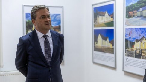 СЕЛАКОВИЋ ПОЗВАО СРБЕ НА КИМ ДА ИЗАЂУ НА ИЗБОРЕ: Српска листа једина уме и може да се бори за заштиту наше државе и нашег народа на Космету