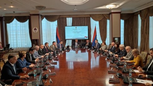 ВЛАДА РЕПУБЛИКЕ СРПСКЕ ПРЕУЗЕЛА ДУЖНОСТ: Саво Минић нови премијер - ово су министри у његовом кабинету
