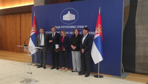 MALI NAKON SEDNICE SOCIJALNO EKONOMSKOG SAVETA: Od 1. oktobra minimalna zarada 500 evra, od 1. januara 551 evro (VIDEO) MALI NAKON SEDNICE SOCIJALNO EKONOMSKOG SAVETA: Od 1. oktobra minimalna zarada 500 evra, od 1. januara 551 evro (VIDEO)