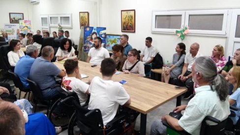 ОБЕЛЕЖЕН СВЕТСКИ ДАН ДИШЕНОВЕ МИШИЋНЕ ДИСТРОФИЈЕ: Тема округлог стола био је нови лек, доказано делотворан (ФОТО) ОБЕЛЕЖЕН СВЕТСКИ ДАН ДИШЕНОВЕ МИШИЋНЕ ДИСТРОФИЈЕ: Тема округлог стола био је нови лек, доказано делотворан (ФОТО)