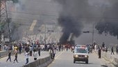 ПОЛИЦИЈСКИ ЧАС У КАТМАНДУУ: Војска патролира улицама ПОЛИЦИЈСКИ ЧАС У КАТМАНДУУ: Војска патролира улицама