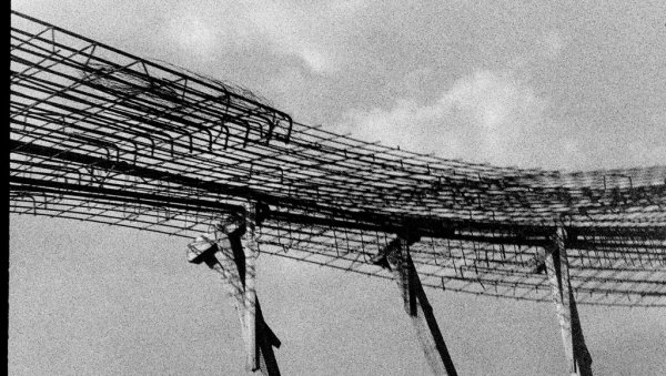 ПРЕД ПУЦАЊЕМ ИЛИ ПРОЦВАТОМ: Пројекат Новоградња Ане Роћеновић у Галерији Стара капетанија