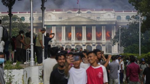 GENERACIJA Z ZAPALILA NEPAL I OTERALA PREMIJERA SA VLASTI: Pljušte ostavke u južnoazijskoj državi posle nasilnih protesta
