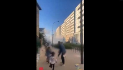 POLICIJA KORISTILA SUZAVAC ISPRED VRTIĆA U PARIZU: Deca i roditelji beže - Haos u Francuskoj ne prestaje (VIDEO) POLICIJA KORISTILA SUZAVAC ISPRED VRTIĆA U PARIZU: Deca i roditelji beže - Haos u Francuskoj ne prestaje (VIDEO)