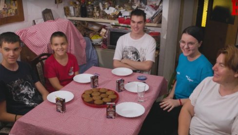 OVA MAJKA JE POSEBNA: Razlog su njena deca, a evo i zašto (VIDEO)