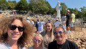 БЕБЕК СЕ СА ПОРОДИЦОМ ПОКЛОНИО ГОСПИ ИЗ МЕЂУГОРЈА: Његова ћерка ретко се виђа у јавности (ФОТО)