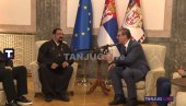 VUČIĆ UGOSTIO STIVENA SIGALA (VIDEO) VUČIĆ UGOSTIO STIVENA SIGALA (VIDEO)
