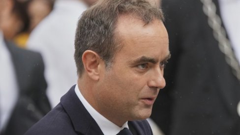 PRVI DAN NA FUNKCIJI U SENCI NASILNIH PROTESTA: Lekorni obećao dramatične promene u vladi PRVI DAN NA FUNKCIJI U SENCI NASILNIH PROTESTA: Lekorni obećao dramatične promene u vladi