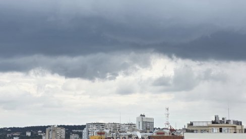 СТИЖУ ПЉУСКОВИ СА ГРМЉАВИНОМ И ПАД ТЕМПЕРАТУРЕ: Откривено и када