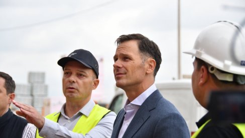 IMA PUNO IZNENAĐENJA ALI TO OSTAVLJAMO ZA KRAJ Siniša Mali za Novosti: Očekujemo ne manje od tri miliona posetilaca tokom 2027 IMA PUNO IZNENAĐENJA ALI TO OSTAVLJAMO ZA KRAJ Siniša Mali za Novosti: Očekujemo ne manje od tri miliona posetilaca tokom 2027