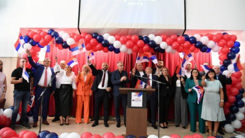 МИТИНГ СРПСКЕ ЛИСТЕ У СЕВЕРНОЈ МИТРОВИЦИ: Глас за СЛ, глас за ослобођење Митровице (ФОТО)