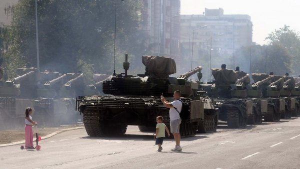 ЕКСКЛУЗИВНО! Новости на увежбавању војне параде - војска ће приказати моћно наоружање (ФОТО/ВИДЕО)