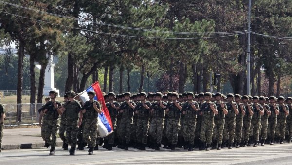 ДЕФИЛЕ ПУНЕ СНАГЕ И МОЋИ НАШЕ АРМИЈЕ: На простору испред Палате Србија у 11 часова почиње велика војна парада са 10.000 учесника ДЕФИЛЕ ПУНЕ СНАГЕ И МОЋИ НАШЕ АРМИЈЕ: На простору испред Палате Србија у 11 часова почиње велика војна парада са 10.000 учесника