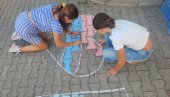 PRELEPE SLIKE U STAROJ PAZOVI: Mališani poslali poruke mira i ljubavi (VIDEO)