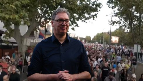 ВЕЛИЧАНСТВЕНО! Снимак дроном на скупу против блокада на Вождовцу где је био и Вучић (ВИДЕО)