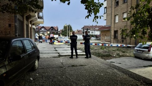 ПРВИ СНИМЦИ ЈЕЗИВОГ УБИСТВА У НИШУ: Мушкарац (28) убијен након расправе са два хица, деца почела да вриште (ФОТО/ВИДЕО) ПРВИ СНИМЦИ ЈЕЗИВОГ УБИСТВА У НИШУ: Мушкарац (28) убијен након расправе са два хица, деца почела да вриште (ФОТО/ВИДЕО)