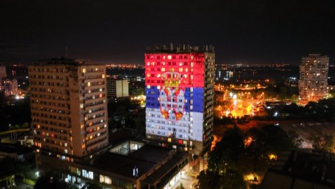 PROJEKCIJA ZA PONOS: Srpska trobojka obasjala fasade studentskih domova u Beogradu (FOTO) PROJEKCIJA ZA PONOS: Srpska trobojka obasjala fasade studentskih domova u Beogradu (FOTO)