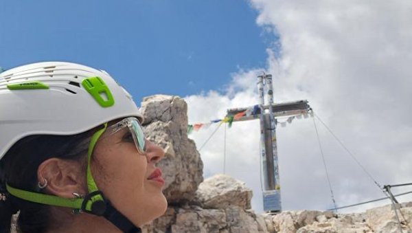 ХРАБРО ГОСПОДАРИ ВИА ФЕРАТАМА: Николета Петковић, васпитачица из Зрењанина викендом планинари и осваја највише планинске врхове