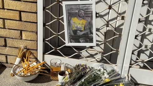 ОВО ЈЕ ДАРКО КОЈИ ЈЕ УБИЈЕН У НИШУ: У парку у њега испаљено више хитаца (ФОТО) ОВО ЈЕ ДАРКО КОЈИ ЈЕ УБИЈЕН У НИШУ: У парку у њега испаљено више хитаца (ФОТО)