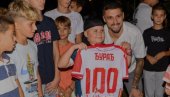 ЂУРАЂЕ, НЕКА ТИ ЈЕ СРЕЋНО: Раде Крунић изненадио малишана из Зрењанина (ВИДЕО) ЂУРАЂЕ, НЕКА ТИ ЈЕ СРЕЋНО: Раде Крунић изненадио малишана из Зрењанина (ВИДЕО)