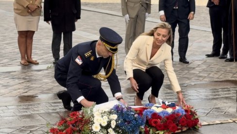 ПОЧАСТ СРПСКОЈ ТРОБОЈЦИ: Церемонија код Тријумфалне капије поводом Дана јединства, слободе и националне заставе (ФОТО) ПОЧАСТ СРПСКОЈ ТРОБОЈЦИ: Церемонија код Тријумфалне капије поводом Дана јединства, слободе и националне заставе (ФОТО)