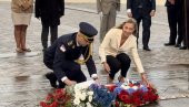 ПОЧАСТ СРПСКОЈ ТРОБОЈЦИ: Церемонија код Тријумфалне капије поводом Дана јединства, слободе и националне заставе (ФОТО)