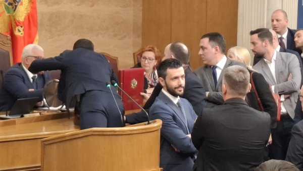 НА КОРАК ДО НОВЕ БЛОКАДЕ У ЦГ: Какве су последице скупштинске одлуке да не разматра избор судије Уставног суда НА КОРАК ДО НОВЕ БЛОКАДЕ У ЦГ: Какве су последице скупштинске одлуке да не разматра избор судије Уставног суда