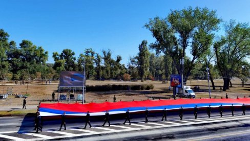 NOVOSTI NA PROBI VOJNE PARADE: U subotu građane očekuje spektakl - Vojska će izneti najdužu zastavu od 300 metara (FOTO) NOVOSTI NA PROBI VOJNE PARADE: U subotu građane očekuje spektakl - Vojska će izneti najdužu zastavu od 300 metara (FOTO)