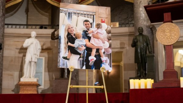 ГЛОБАЛНА БОРБА ПРОТИВ ЕКСТРЕМНЕ ЛЕВИЦЕ: Породица насупрот легализацији педофилије и да ли ће Србија успети да сачува традиционалне вредности ГЛОБАЛНА БОРБА ПРОТИВ ЕКСТРЕМНЕ ЛЕВИЦЕ: Породица насупрот легализацији педофилије и да ли ће Србија успети да сачува традиционалне вредности