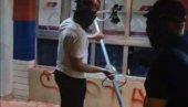 GRAD BEZBEDNIJI KAD JE IZA REŠETAKA: Ovako je Bogdan Jovičić hteo da spali ljude u Novom Sadu (VIDEO) GRAD BEZBEDNIJI KAD JE IZA REŠETAKA: Ovako je Bogdan Jovičić hteo da spali ljude u Novom Sadu (VIDEO)