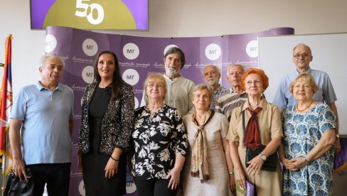 ЗЛАТНЕ ДИПЛОМЕ ЗА СТАРЕ ЂАКЕ: У Математичкој гимназији облежено пола века од матуре генерациja 1965-1974