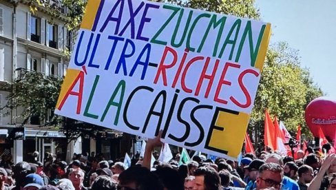 ПРОЗИВАЈУ МАКРОНА: Жестоко на француским улицама ПРОЗИВАЈУ МАКРОНА: Жестоко на француским улицама