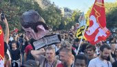 ПРВА ЖРТВА ПРОТЕСТА У ФРАНЦУСКОЈ: Полиција убила мушкарца који их је напао мачетом