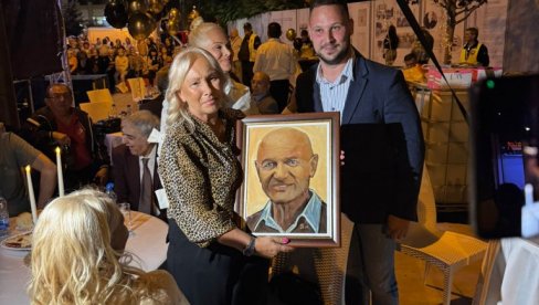 KRALJ FOLKA ŽIVI KROZ PESME: U Šapcu priređen muzički spektakl u znak sećanja na Šabana Šaulića (FOTO) KRALJ FOLKA ŽIVI KROZ PESME: U Šapcu priređen muzički spektakl u znak sećanja na Šabana Šaulića (FOTO)