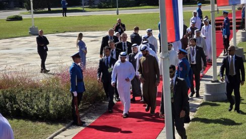 PRINC NASER STIGAO NA VOJNU PARADU: Šeik dočekan u pratnji bahreinske delegacije (VIDEO) PRINC NASER STIGAO NA VOJNU PARADU: Šeik dočekan u pratnji bahreinske delegacije (VIDEO)