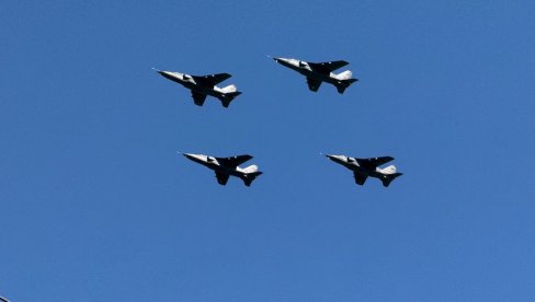 MOĆNI RAFALI NA SRPSKOM NEBU: Velikim aplauzom isprećena ubojita srpska avijacija (VIDEO) MOĆNI RAFALI NA SRPSKOM NEBU: Velikim aplauzom isprećena ubojita srpska avijacija (VIDEO)
