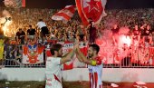 ДОСАД НЕВИЂЕНО! Ево како су делије и фудбалери Звезде славили историјску победу у вечитом дербију на стадиону Партизана (ФОТО)