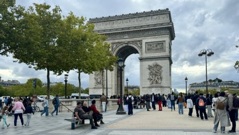 КОРЕКТНОСТ ПОКВАРИЛА ДУХ БОЖИЋА: Француска између секуларности и традиције