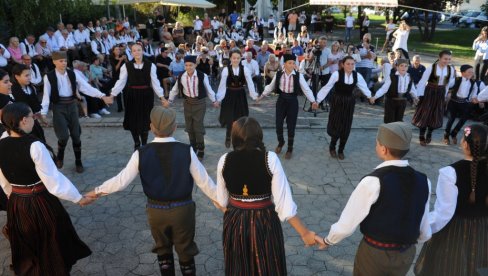 ČUVAJU KULTURNO BLAGO: U Kraljevu održana jubilarna, 10. Smotra narodnog stvaralaštva
