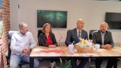 NEGUJU TRADICIJU I ČUVAJU BAŠTINU : Najavljena vinska tura Fruškogorjem u subotu u Sremskim Karlovcima NEGUJU TRADICIJU I ČUVAJU BAŠTINU : Najavljena vinska tura Fruškogorjem u subotu u Sremskim Karlovcima