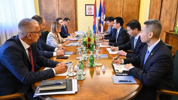 МАЈА ГОЈКОВИЋ СА ПРЕДСТАВНИЦИМА КИНЕСКЕ КОМПАНИЈЕ О ПРОЈЕКТУ „ВЕТРОЗЕЛЕНА“: Изградња ветроелектране на територији Панчева МАЈА ГОЈКОВИЋ СА ПРЕДСТАВНИЦИМА КИНЕСКЕ КОМПАНИЈЕ О ПРОЈЕКТУ „ВЕТРОЗЕЛЕНА“: Изградња ветроелектране на територији Панчева