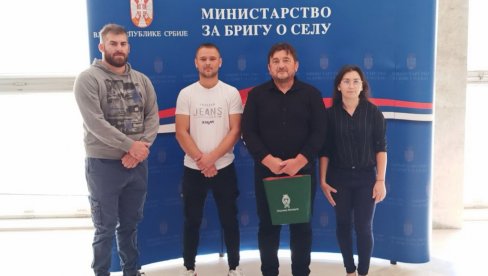 КУПЉЕНЕ ЈОШ ТРИ СЕОСКЕ КУЋЕ У ОПШТИНИ ЖИТИШТЕ: Породице ће се ускоро уселити КУПЉЕНЕ ЈОШ ТРИ СЕОСКЕ КУЋЕ У ОПШТИНИ ЖИТИШТЕ: Породице ће се ускоро уселити