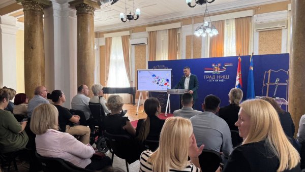 ПЛАН УРБАНЕ МОБИЛНОСТИ РЕШАВА НАГОМИЛАНЕ САОБРАЋАЈНЕ ПРОБЛЕМЕ И ФОРСИРА ОЗЕЛЕЊАВАЊЕ Ниш враћа трамваје? ПЛАН УРБАНЕ МОБИЛНОСТИ РЕШАВА НАГОМИЛАНЕ САОБРАЋАЈНЕ ПРОБЛЕМЕ И ФОРСИРА ОЗЕЛЕЊАВАЊЕ Ниш враћа трамваје?