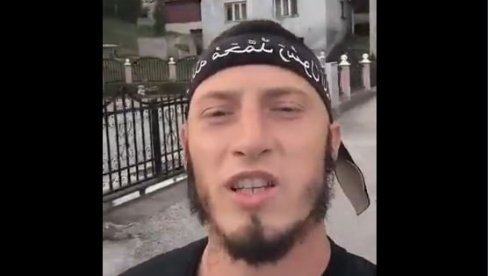УЗНЕМИРУЈУЋИ СНИМАК ИЗ БИХАЋА: Радикални исламиста прети српској породици због песме Весели се српски роде (ВИДЕО)