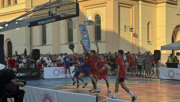 БАСКЕТ У ЦЕНТРУ: Млади Зрењанинци радно, под обручима, обележили европску недељу спорта