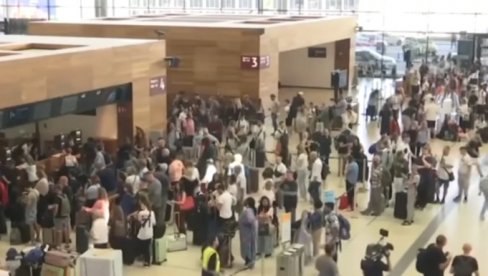 LETOVI OTKAZIVANI, SISTEMI PALI Haker uhapšen u Engleskoj: Paralisao najveće evropske aerodrome (VIDEO) LETOVI OTKAZIVANI, SISTEMI PALI Haker uhapšen u Engleskoj: Paralisao najveće evropske aerodrome (VIDEO)