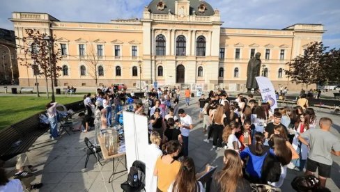 EVROPSKA NOĆ ISTRAŽIVAČA I U KRAGUJEVCU : Veliko interesovanje učenika za nauku EVROPSKA NOĆ ISTRAŽIVAČA I U KRAGUJEVCU : Veliko interesovanje učenika za nauku